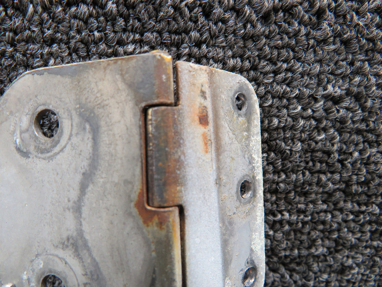 0411579-9 Cessna 150F Middle Cabin Door Hinge LH or RH – BAS Part
