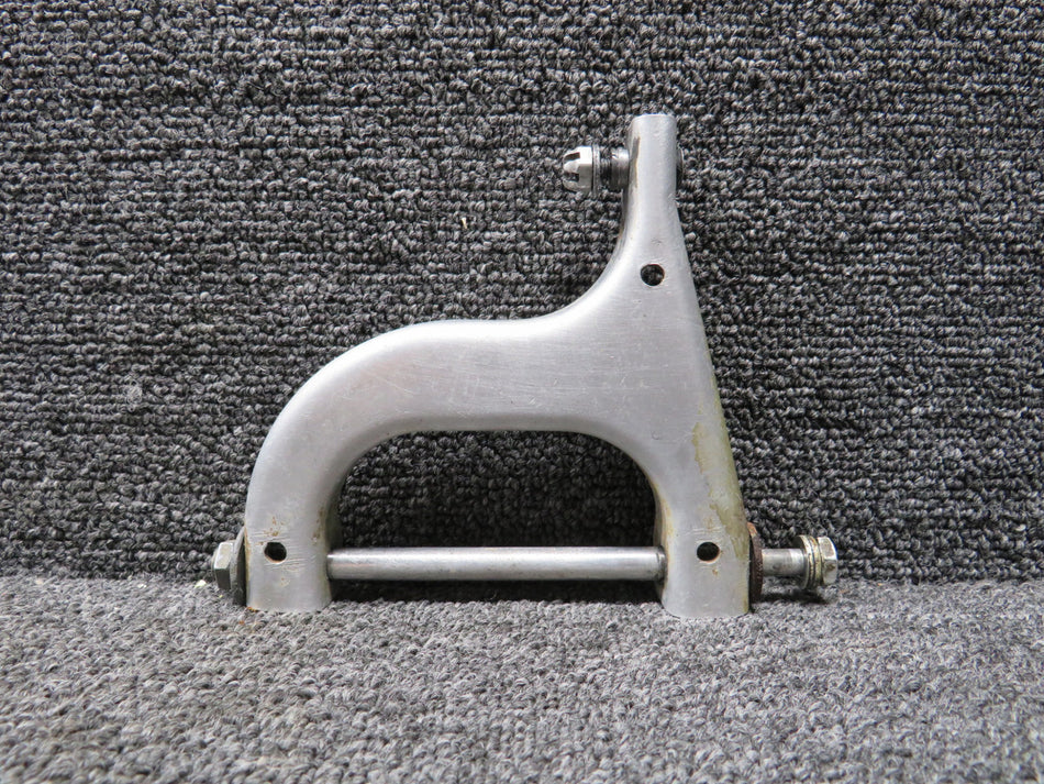 35-815118 Beechcraft C33A Main Gear Door Idler Arm Assembly