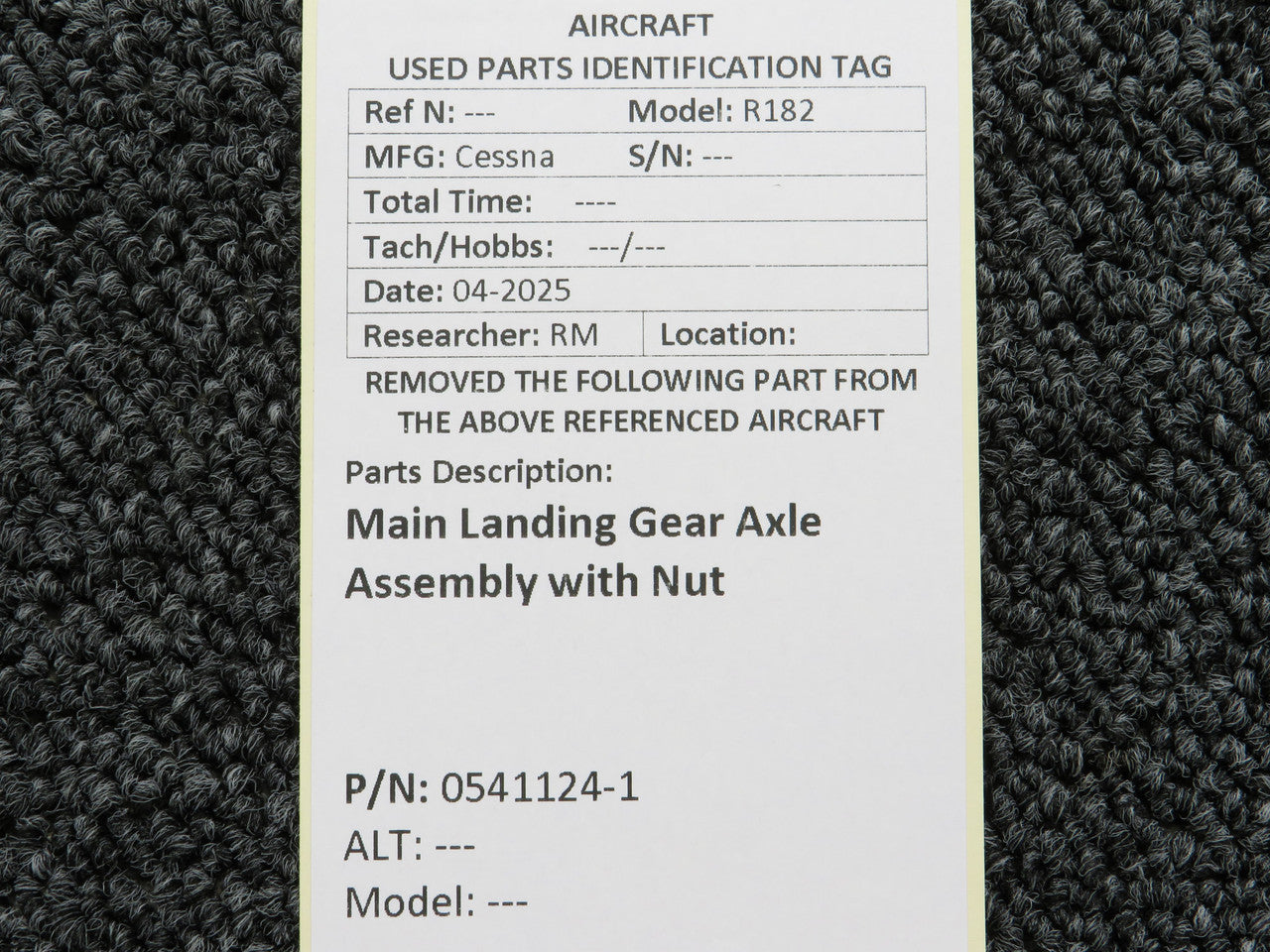 0541124-1 Cessna R182 Main Landing Gear Axle Assembly with Nut