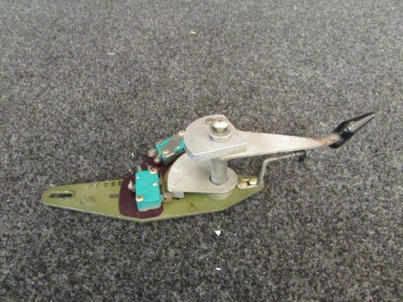 5115217-15 & 5115218-7 Cessna 421B Lever & Knob Assy Flap Pre Select