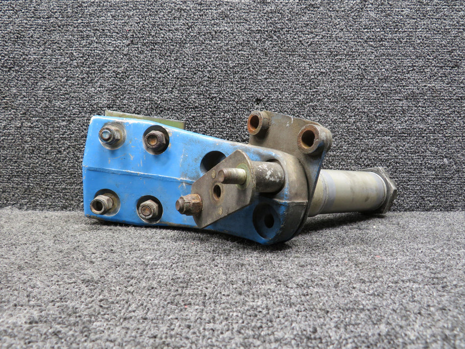 701042-1 Grumman AA-1B Main Landing Gear Axle Assembly w Plates