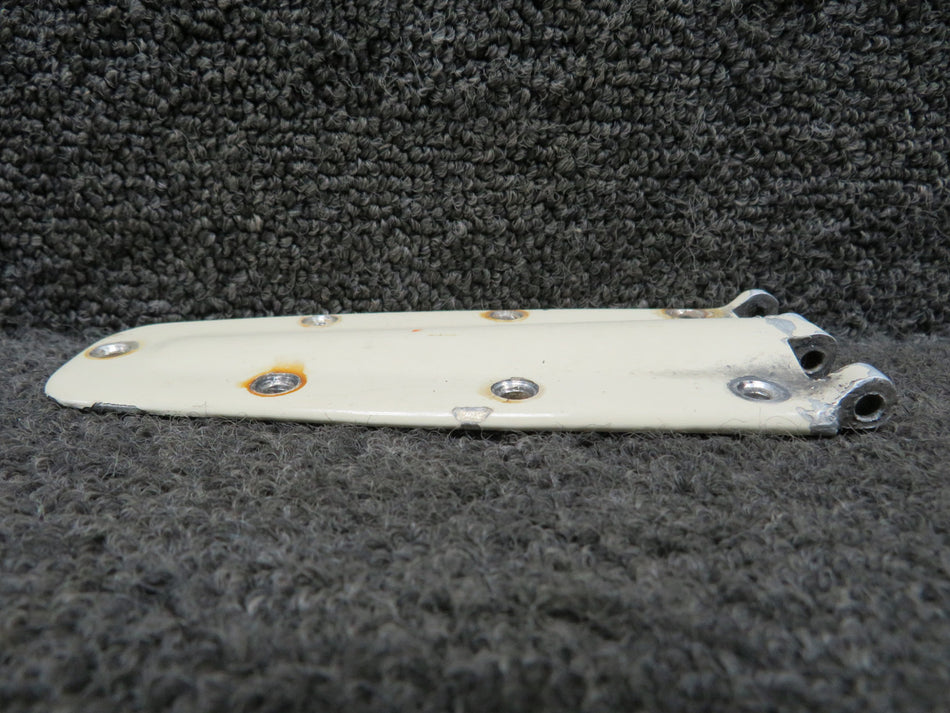 0711037-21 (Use: 0711037-3) Cessna Lower Cabin Door Hinge LH