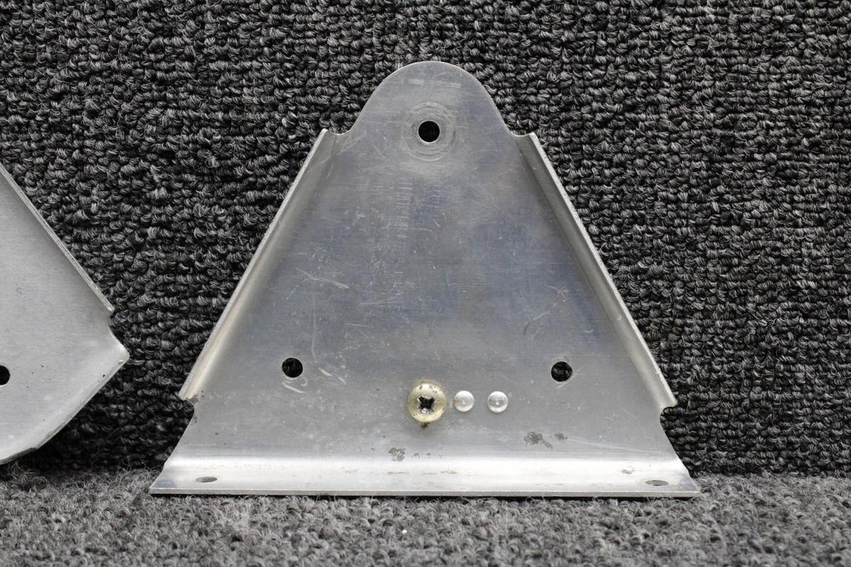 Piper Aircraft Parts 65633-000, 65635-000 Piper PA28RT-201T Stabilator Trim Wheel Bracket Assembly