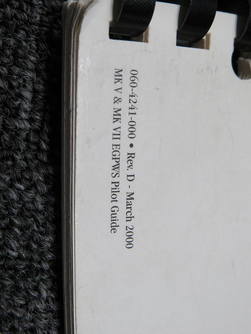 Honeywell 060-4241-000 Honeywell 2000 EGPWS MK V and MK VII Pilot Guide (Spine Broken)