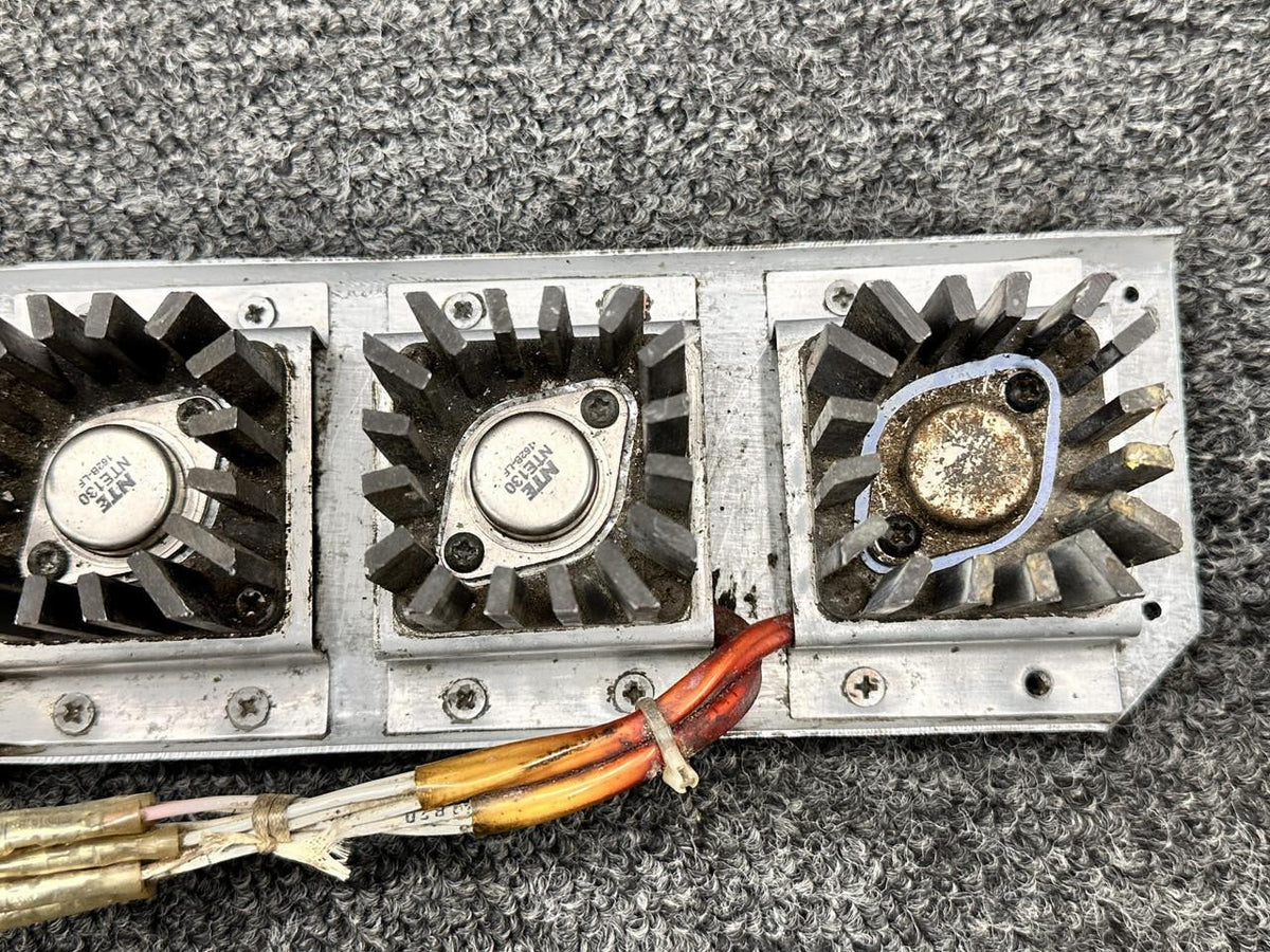 Beechcraft Parts 002-364042-13, 2N3055 Beechcraft 58 Light Dimmer w Transistors and Coolers