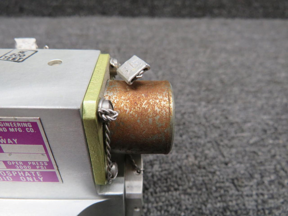 Sterer 65680 Sterer 3 Position-4 Way Solenoid Operated Selector Valve (Minor Rust)