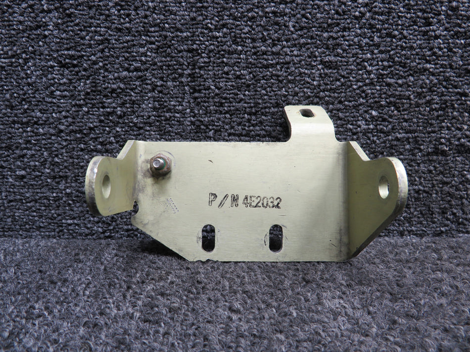 4E2032 Propeller De-Ice Brush Block Bracket (Knicked)