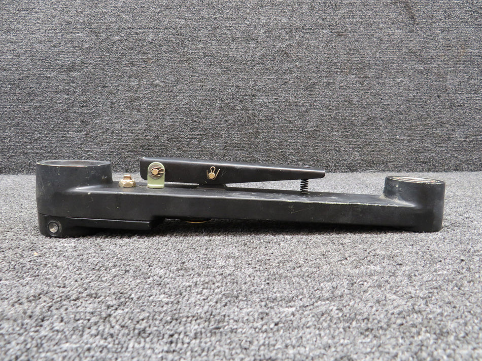 5565601-2 (Fso: 6361005-12) Cessna 560XL Co-Pilot Rudder Pedal Outboard Arm RH