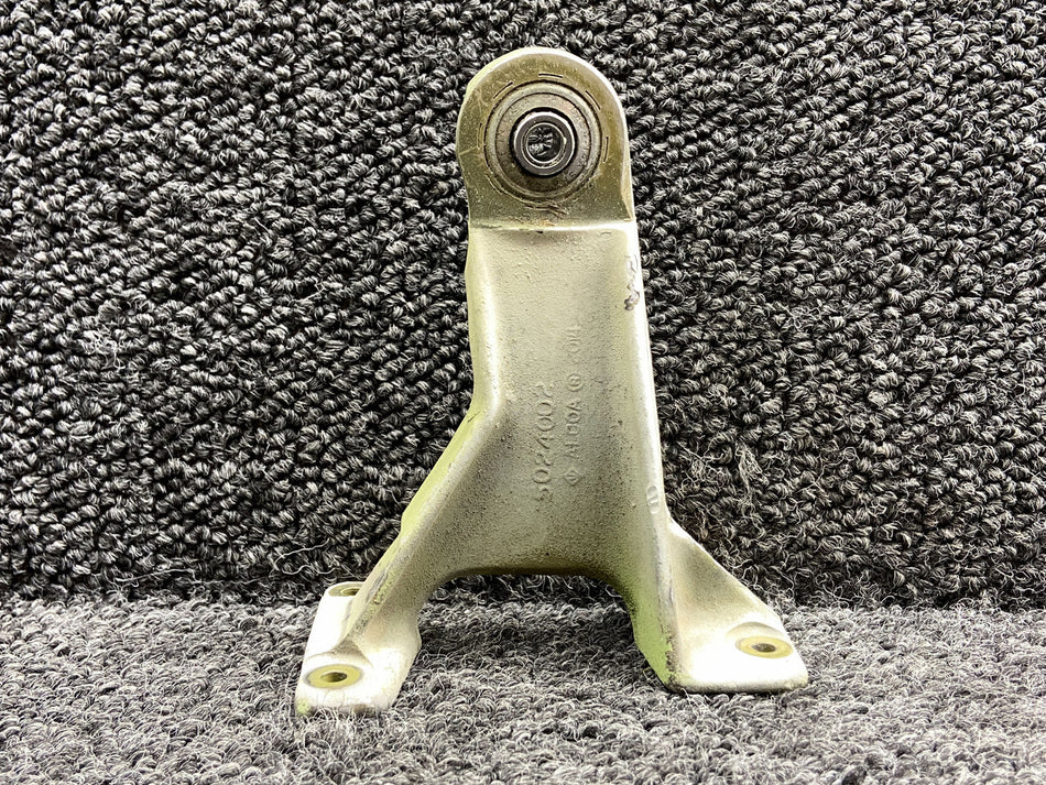 5024002-13 (Casting#: 5024002) Cessna 421C Aileron Hinge Assembly LH