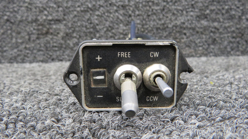 071-1242-06 Bendix King KA-51B Slaving Accessory 28 Volts (Damaged Mount Holes)
