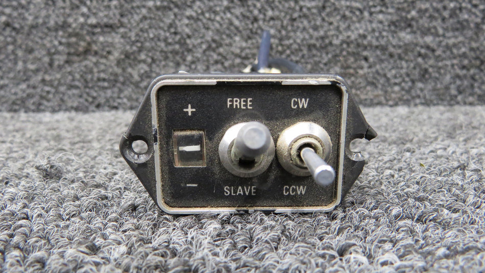 071-1242-06 Bendix King KA-51B Slaving Accessory 28 Volts (Damaged Mount Holes)