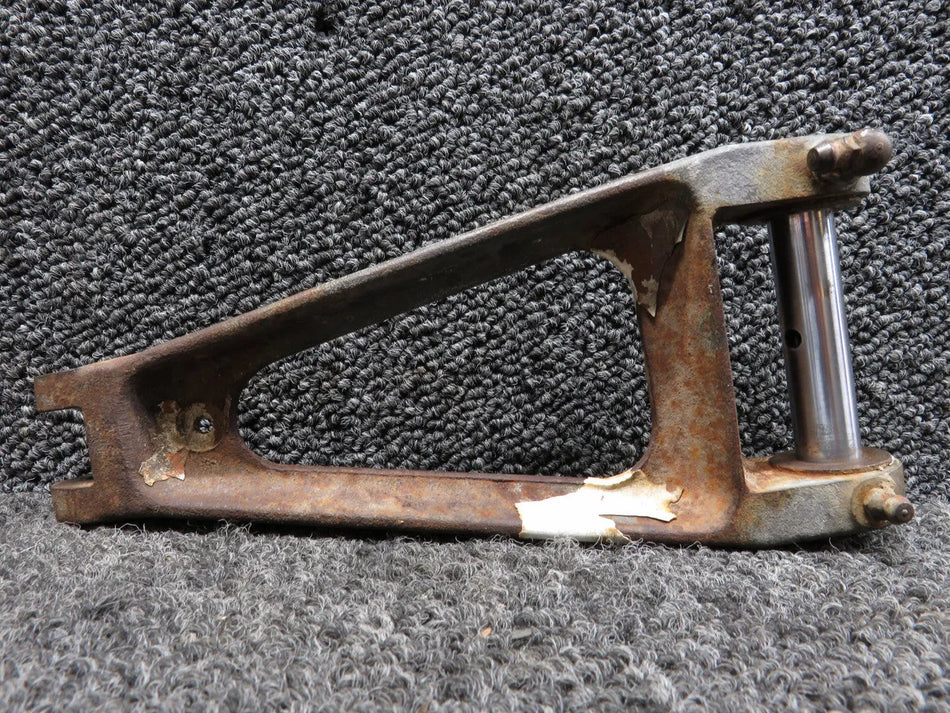 50-810295-17 Beech KA-90 Main Landing Gear Lower Torque Knee Assy w Pin (Rust)