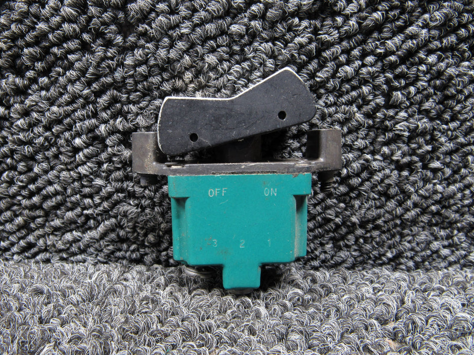 2TP1-2 SPL-Circuitry De-Fog Maintained Rocker Switch