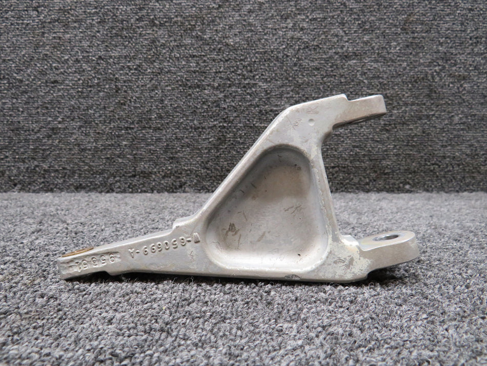 752-914 (Use: 31805-006) (Cast: W-G50699-A) Piper PA23-160 Landing Gear Scissor
