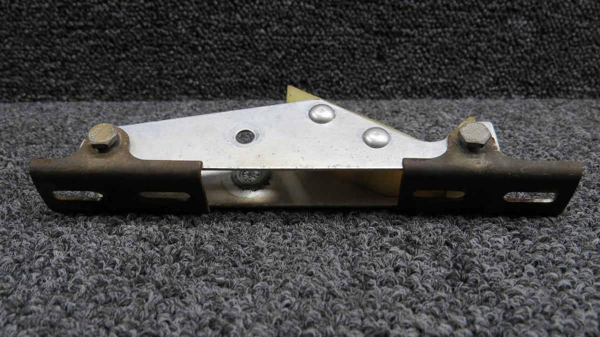 Cessna Aircraft Parts 1541051-3, 1541053-1 Cessna 337G Main Gear Uplock Pawl Support Assembly
