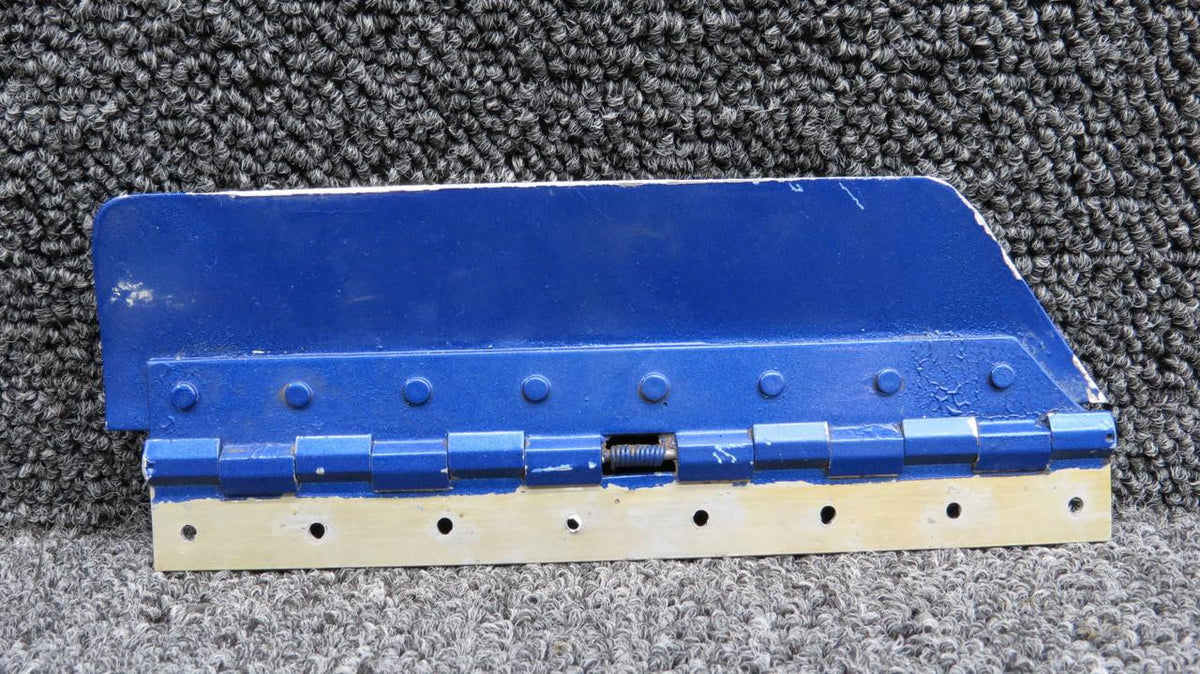 Cessna Aircraft Parts 1512354-8 Cessna 337G Main Gear Strut Door Hinge Assembly