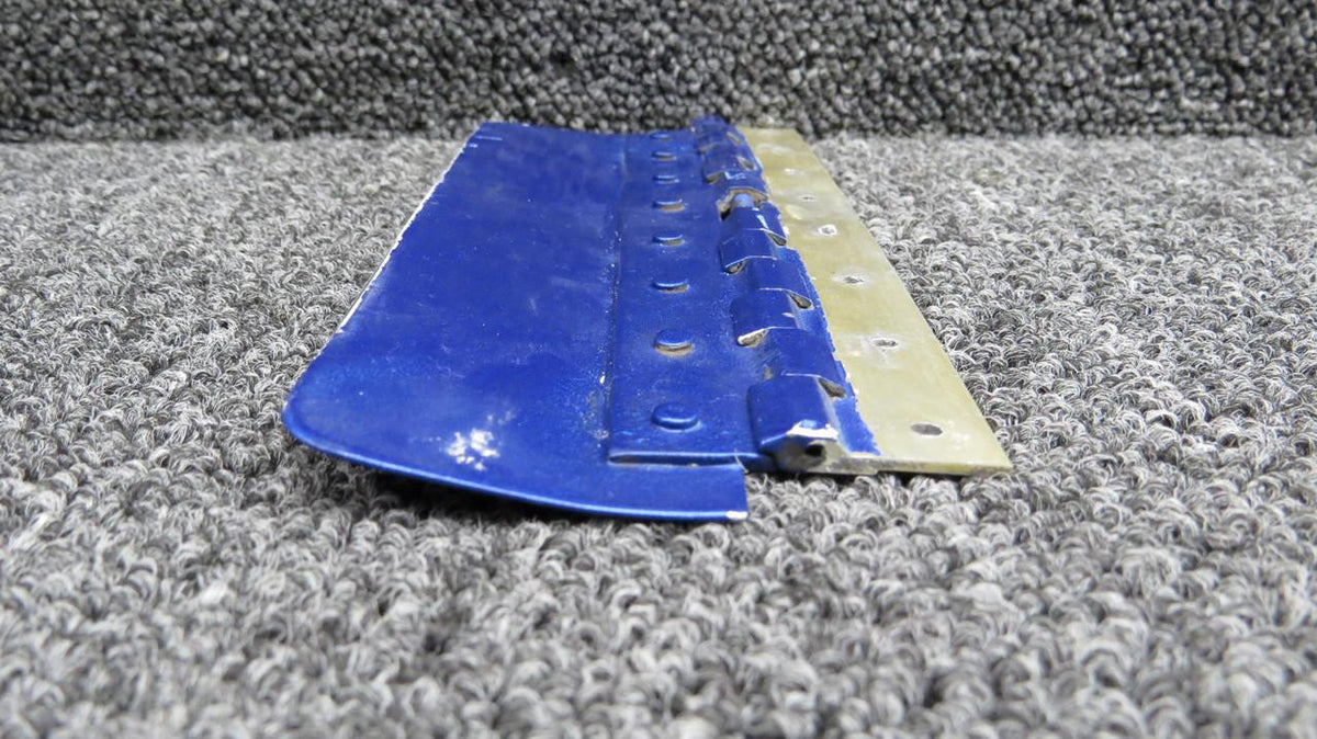 Cessna Aircraft Parts 1512354-8 Cessna 337G Main Gear Strut Door Hinge Assembly
