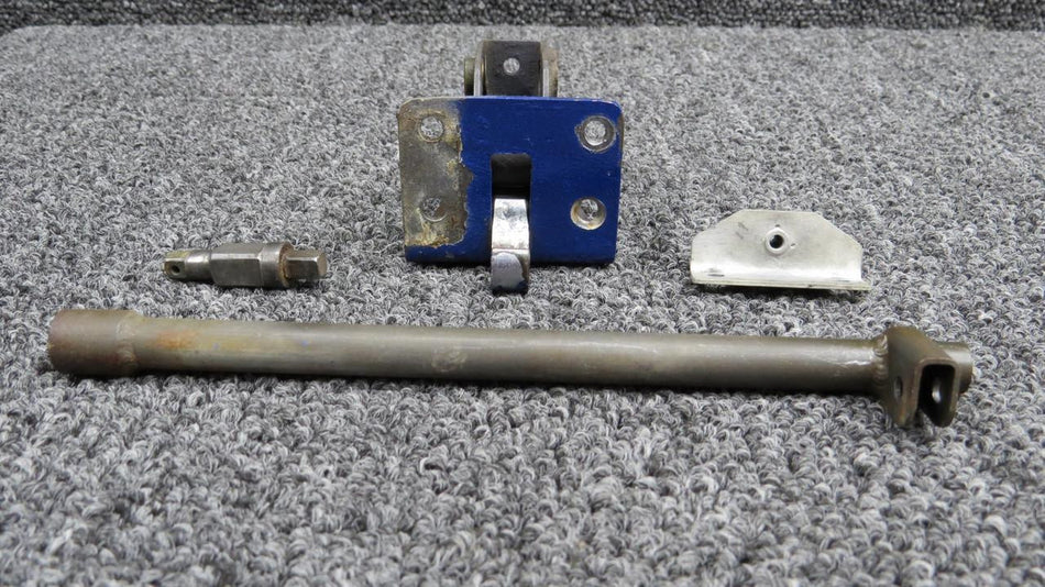 Cessna Aircraft Parts 1511408-24 Cessna 337G Upper Cabin Door Forward Latch Bracket Assembly