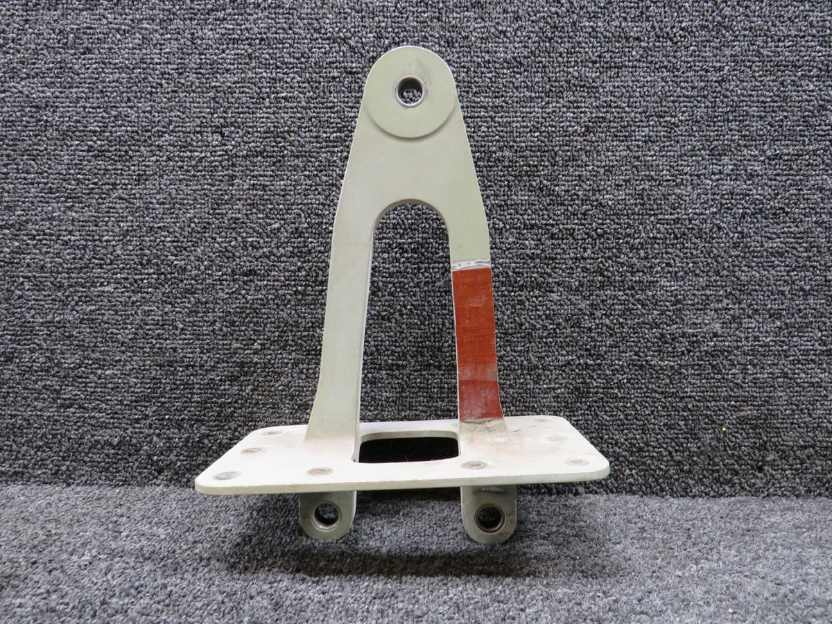 Cessna Citation 6631105-4 (Use: 6631105-12) Cessna Citation 560XL Attach Lug Assembly RH