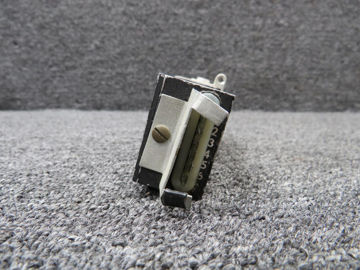 aircraft instruments 51-1226-1V Aircraft Instruments Single Battery Temperature Indicator (27.5V)