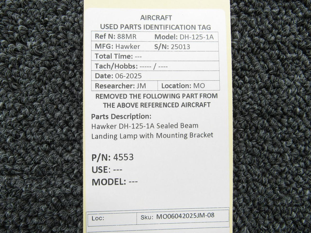 Hawker 4553 Hawker DH-125-1A Sealed Beam Landing Lamp with Mounting Bracket