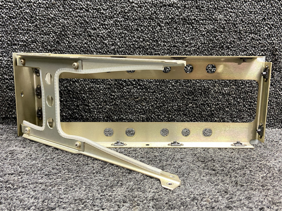 18235-005, 18570-001, 18570-002 Cirrus SR22T Audio Panel Center Console