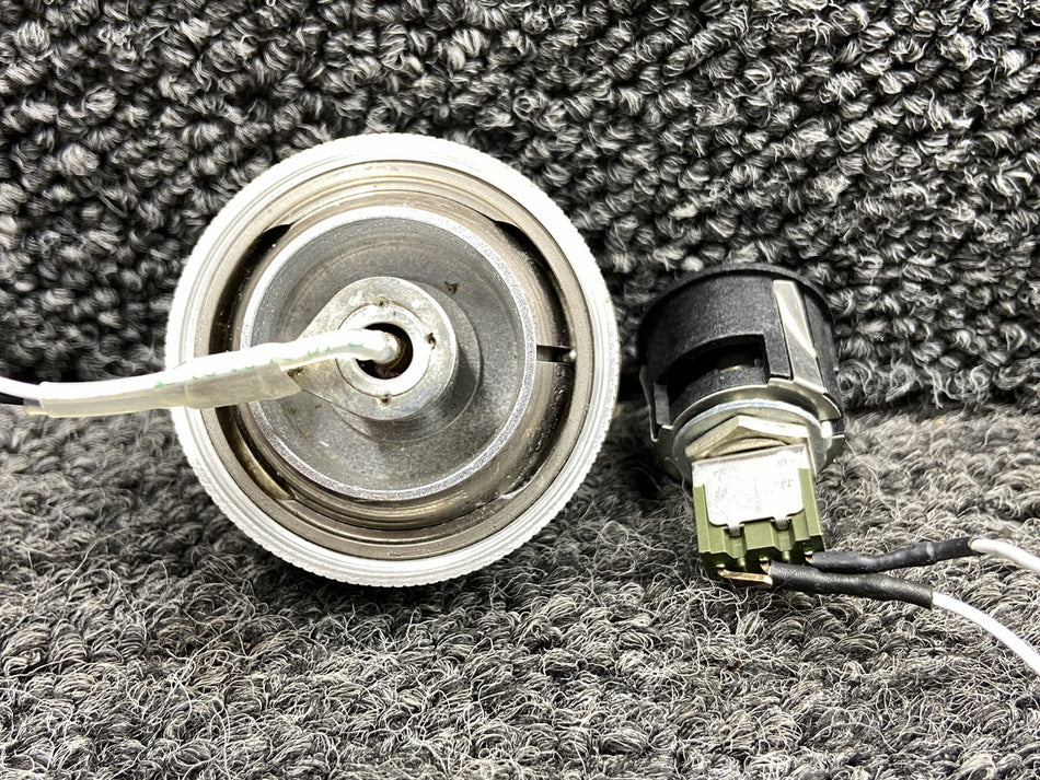 19065-006, 12457-002 Cirrus SR22T Interior Reading Light Assy w Switch
