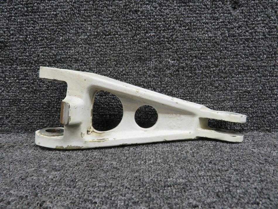 35-815194-13 Beechcraft B55 Lower Main Gear Torque Knee