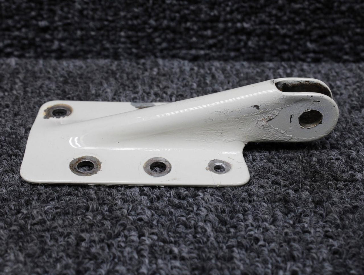 Piper Aircraft Parts 66913-000 Piper PA28-235 Cabin Door Hinge Upper