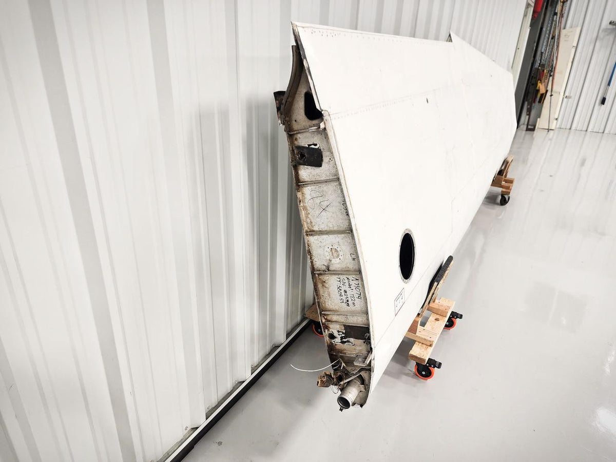 Cessna Aircraft Parts 0720601-211 Cessna 182M Wing Structure Assembly LH (Damaged)