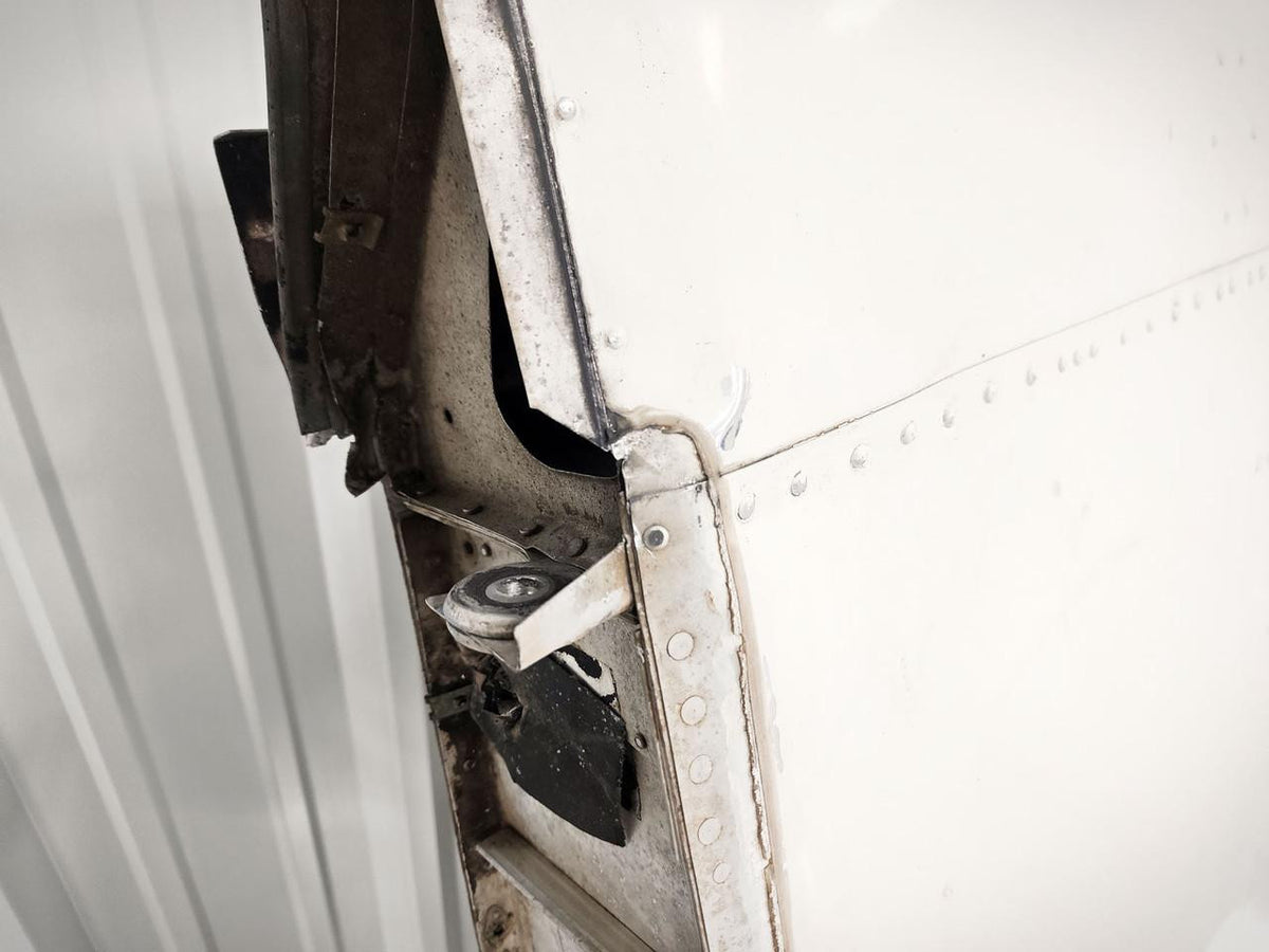 Cessna Aircraft Parts 0720601-211 Cessna 182M Wing Structure Assembly LH (Damaged)
