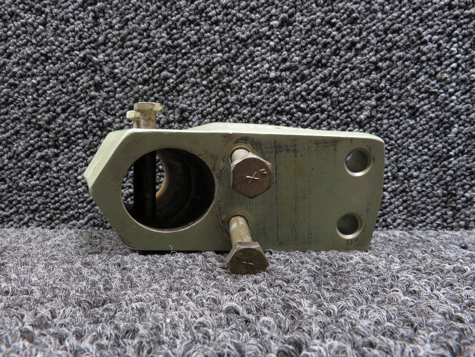 0741053-2 Cessna C-182S Axle Fitting Assembly RH (Core)