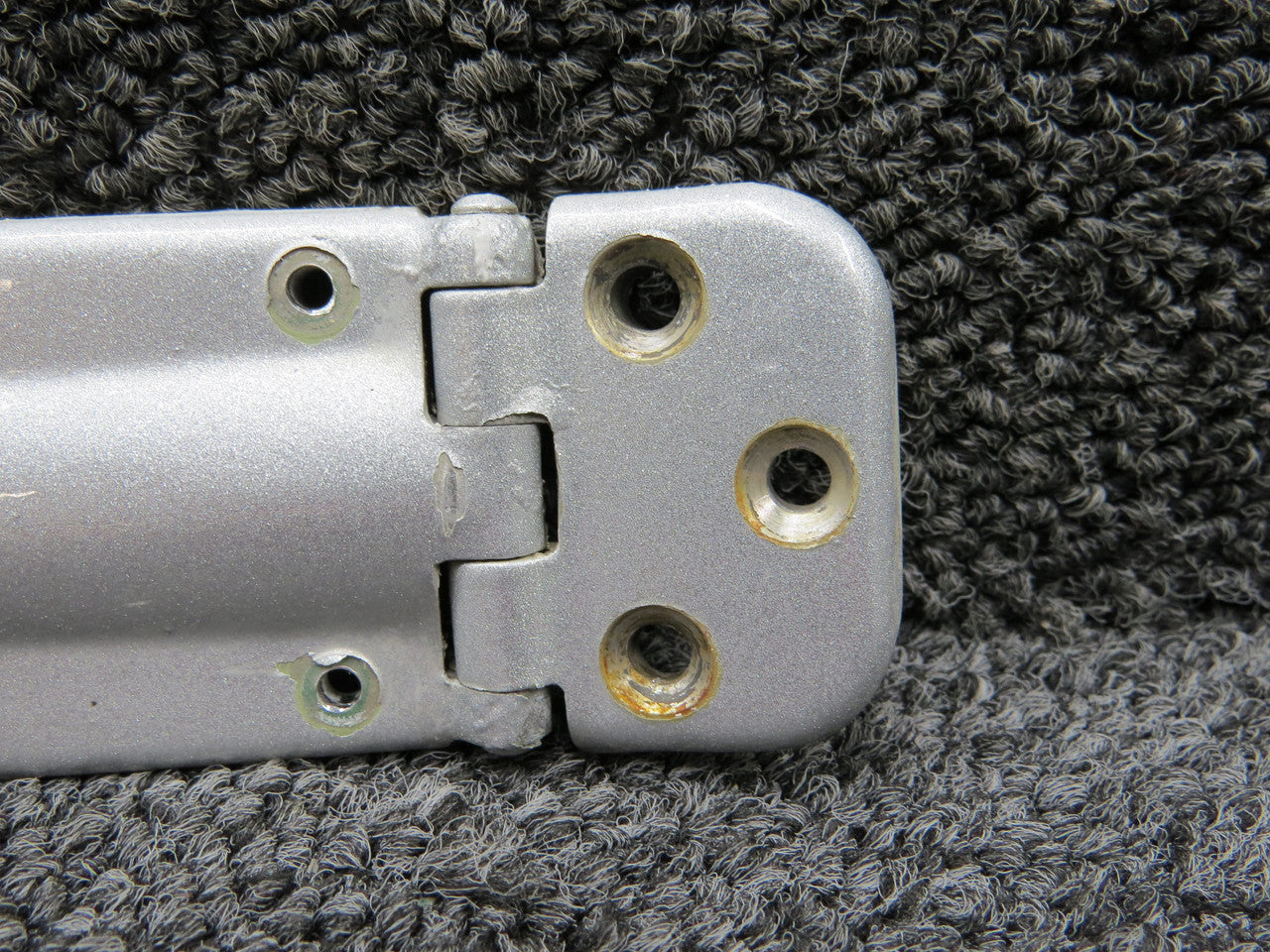 1211626-1, 0711037-1 Cessna 205 Baggage Door Lower Hinge Assembly