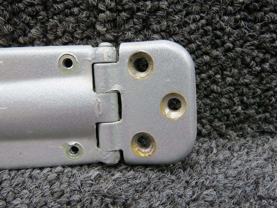 1211626-1, 0711037-1 Cessna 205 Baggage Door Lower Hinge Assembly