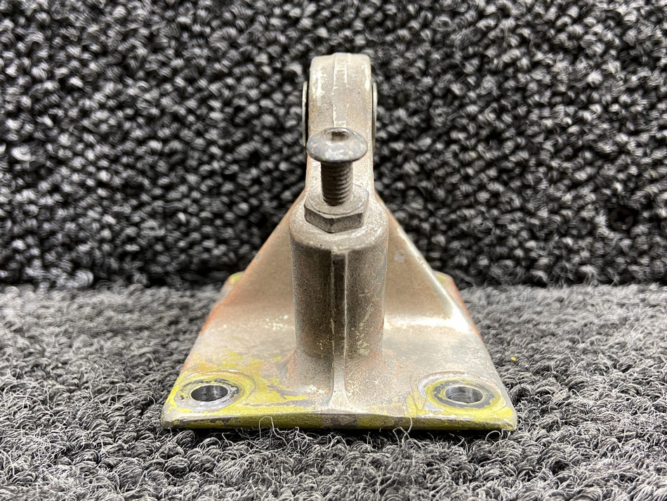 40249-000 (Casting: 40248) Piper PA31 Center Aft Elevator Hinge Assembly