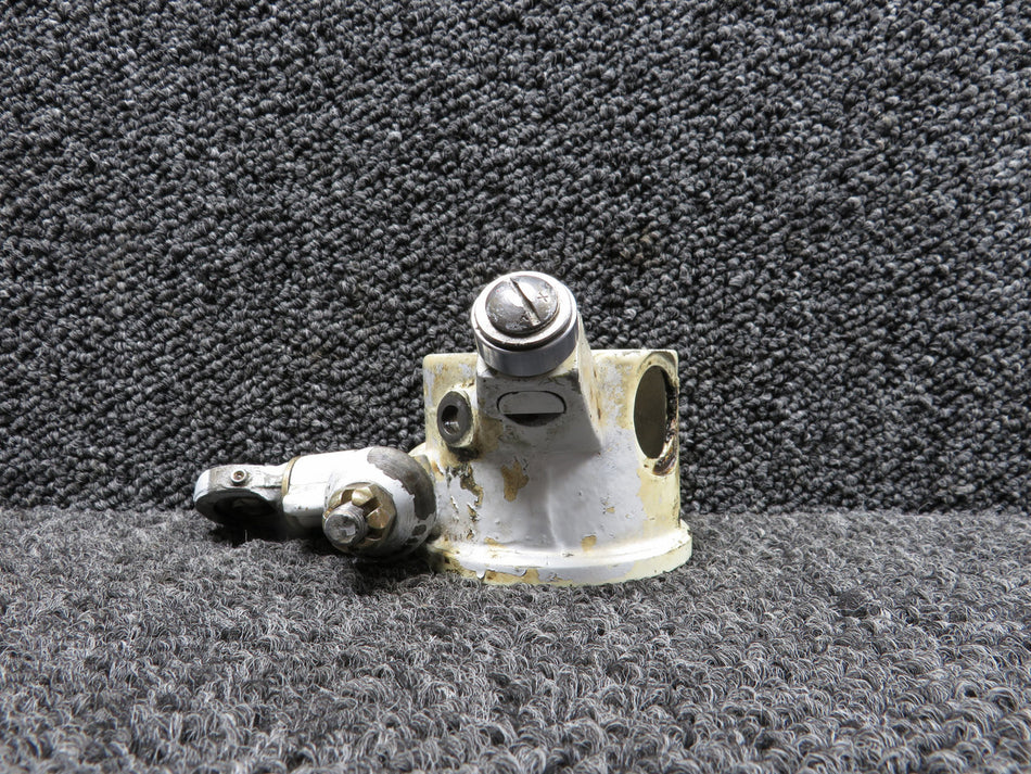 45-825033 Beech Nose Gear Collar with Roller Bearing