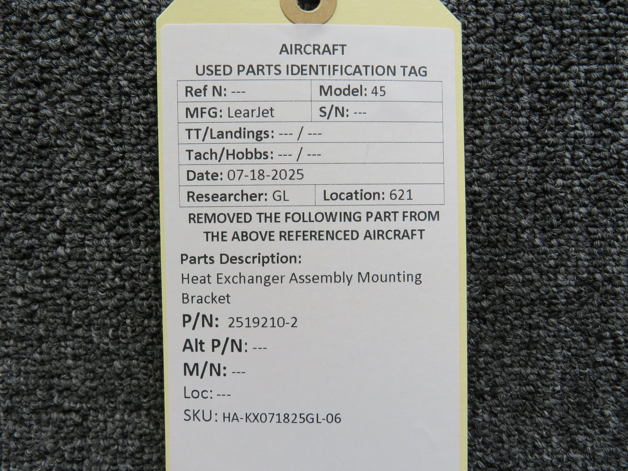 Bページ　25e 2519210-2 LearJet 45 Heat Exchanger Assembly Mounting Bracket