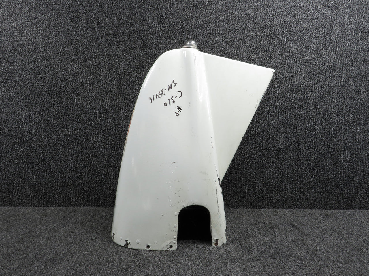 0814100-72 Cessna 310 Tail Stinger Assembly (Worn) – BAS Part Sales