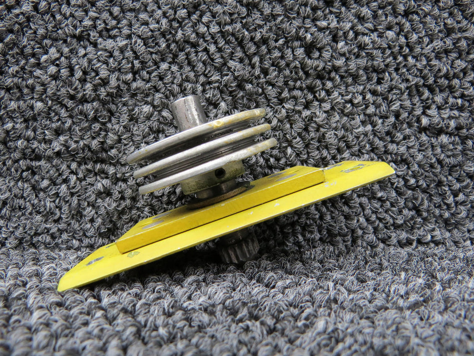 20907-000, 20908-000 Piper PA-24-250 Stabilator Trim Crank Stem and Pulley