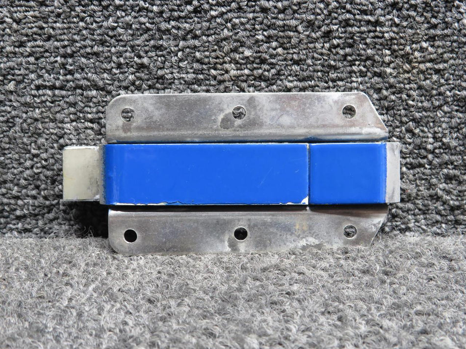 Piper Aircraft Parts 472-077 Piper PA32-301 Forward Baggage Door Trigger Action Latch Assembly