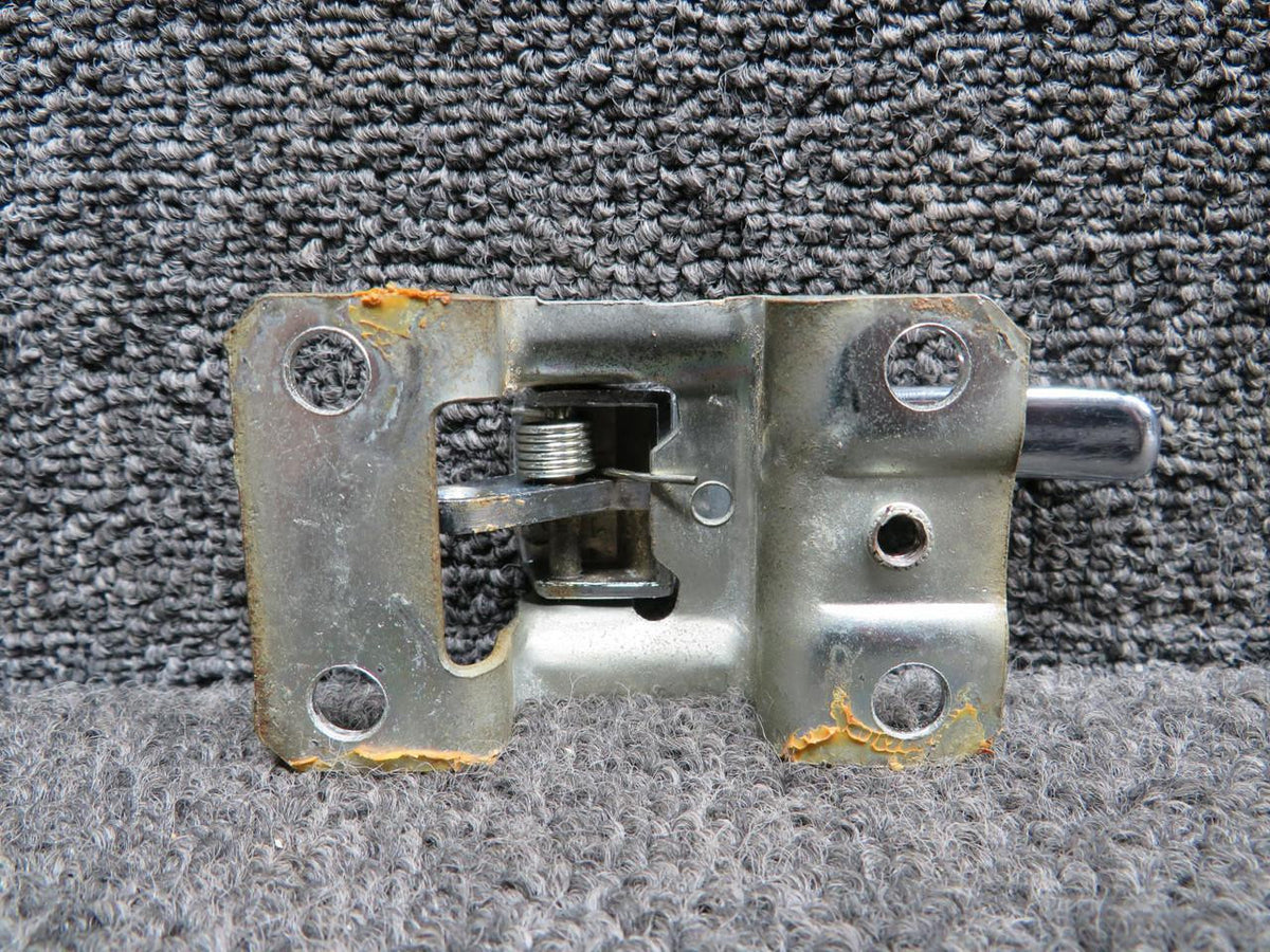 Piper Aircraft Parts 464-142 Piper PA32-301 Aft Cabin Door Interior Handle Assembly
