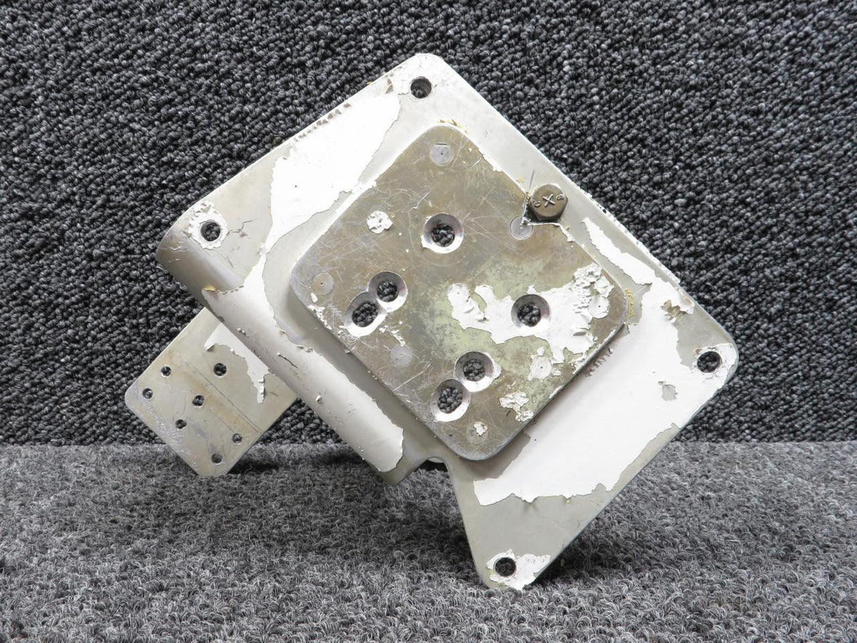 IAI 713071-501 IAI 1124 Hydraulic Pump Mounting Plate Assembly