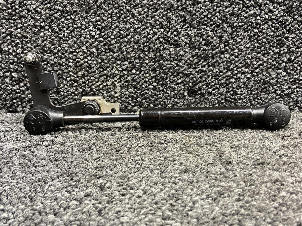 Suspa D575-1, D574-2 Suspa Forward Cabin Door Gas Strut Assembly RH