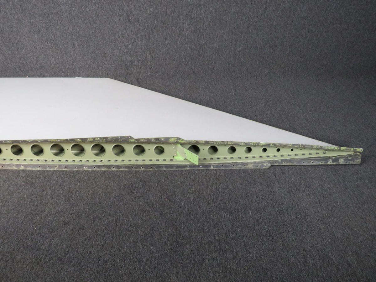 LearJet 6012108-804 Learjet 60 Delta Fin RH (White)