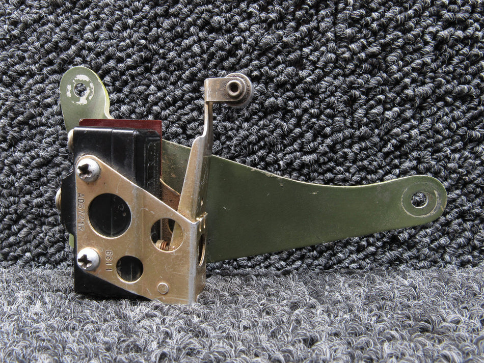 AN3169-1 (Alt: AD5721R) Micro Actuator Flap Limit Switch with Mounting Bracket