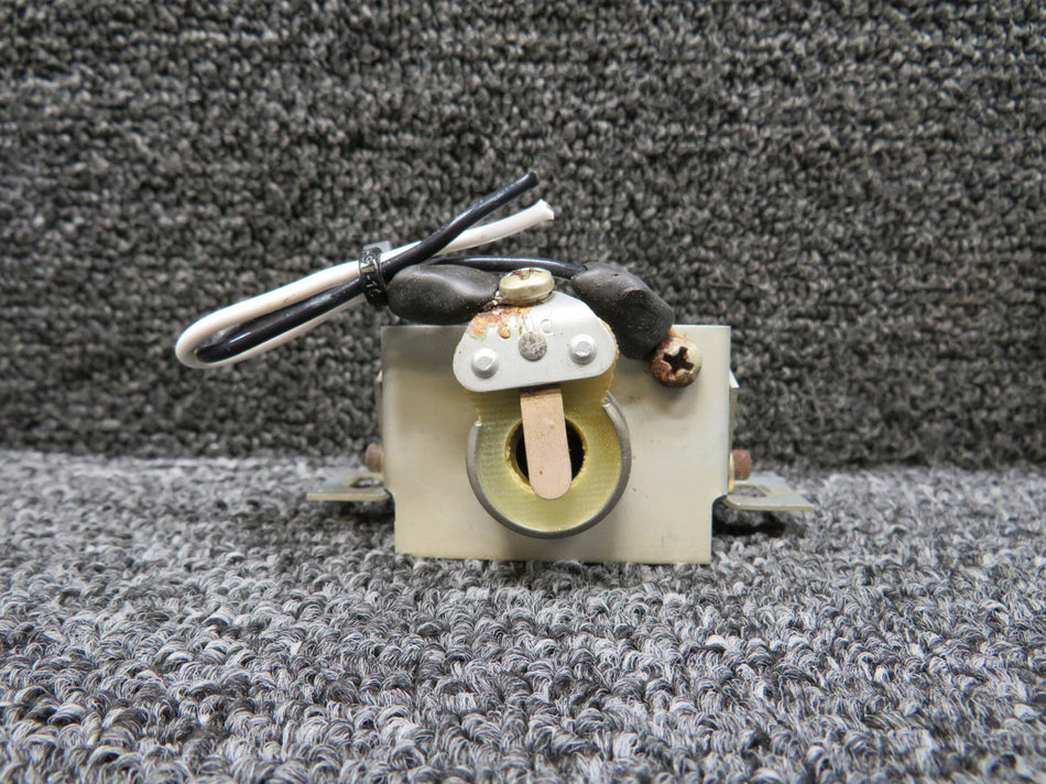 31-2353-1, CMA-7079B-24 Cessna Citation 560 V Bracket with Light Bulb