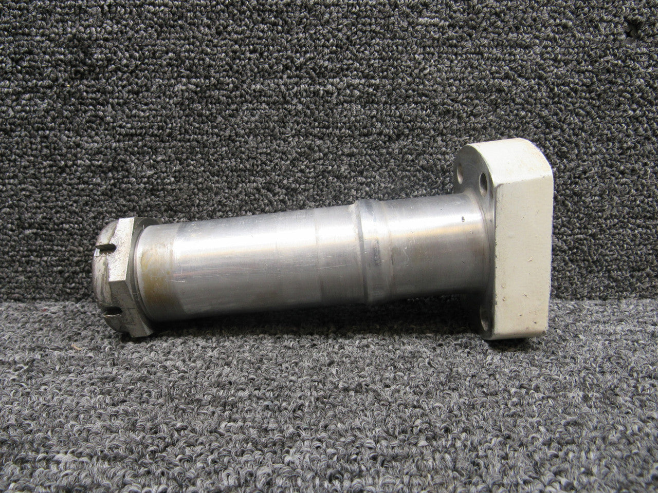 0541124 Cessna 172RG Main Gear Axle – BAS Part Sales