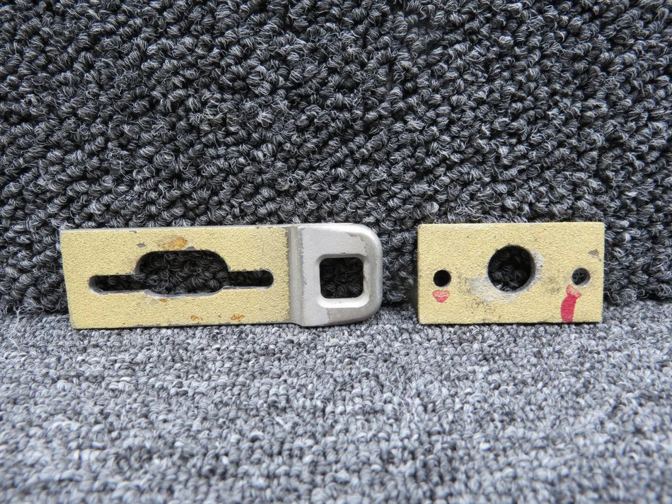 101286-008, 101286-006 Piper PA46-350P Cabin Door Forward Latch Plate