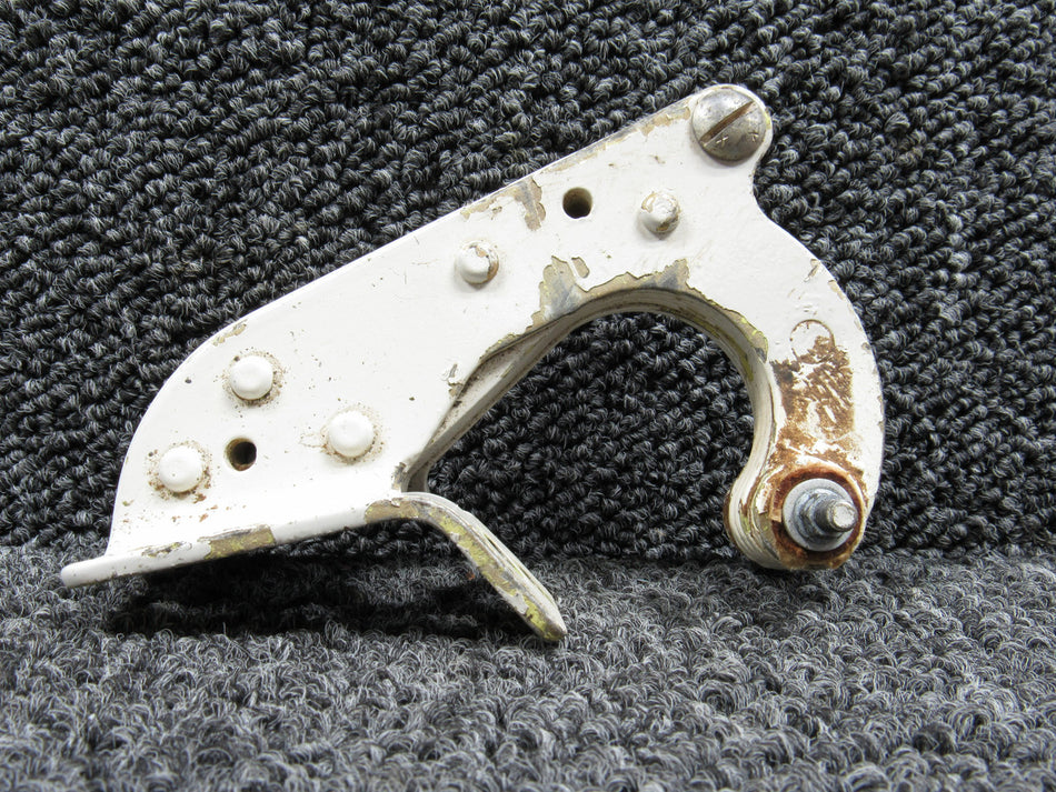35-815266-1 Beech Fwd Inbd LH Hinge Assembly