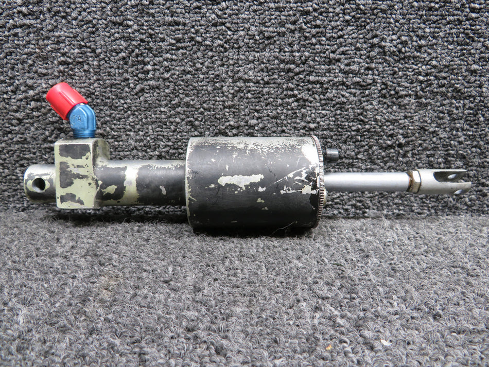 0861710-5 Cessna 310Q Master Brake Cylinder Assembly LH or RH (Damage)